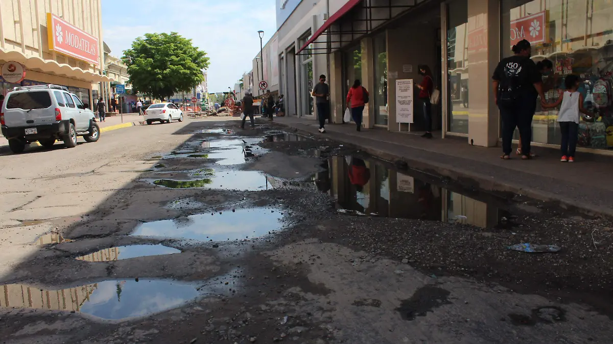 Calles inundadas bache